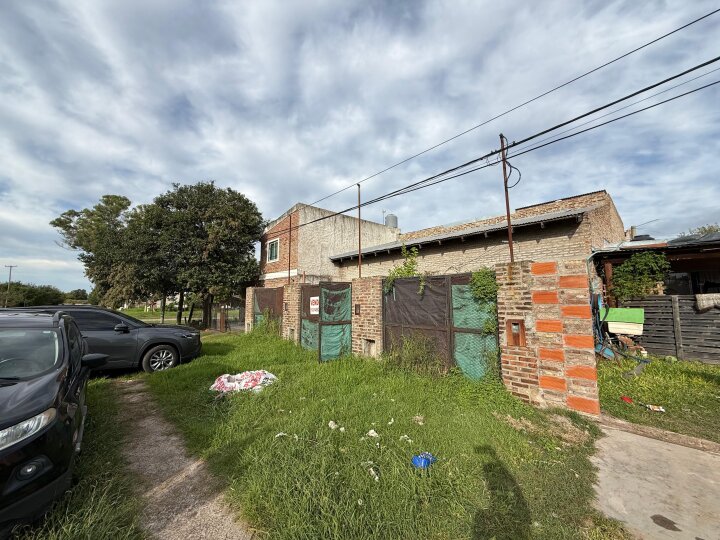 Departamentos de pasillo - Ibarlucea - Venta