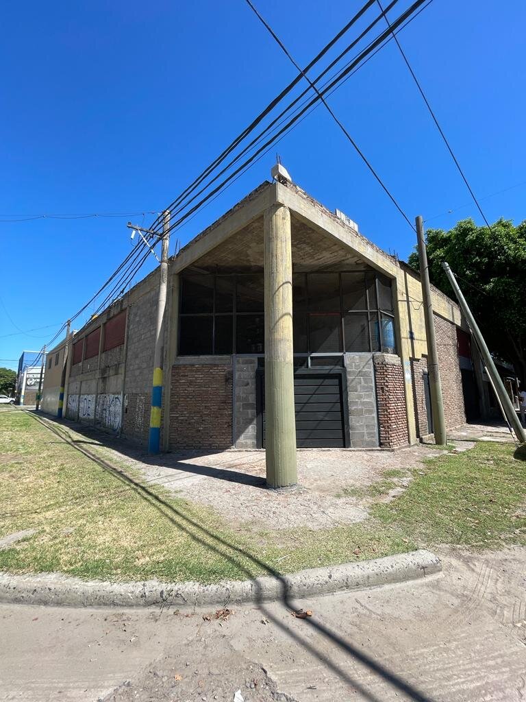 Velez Sarsfield 6764 - Galpón + Local Comercial | 380 m2 - 4