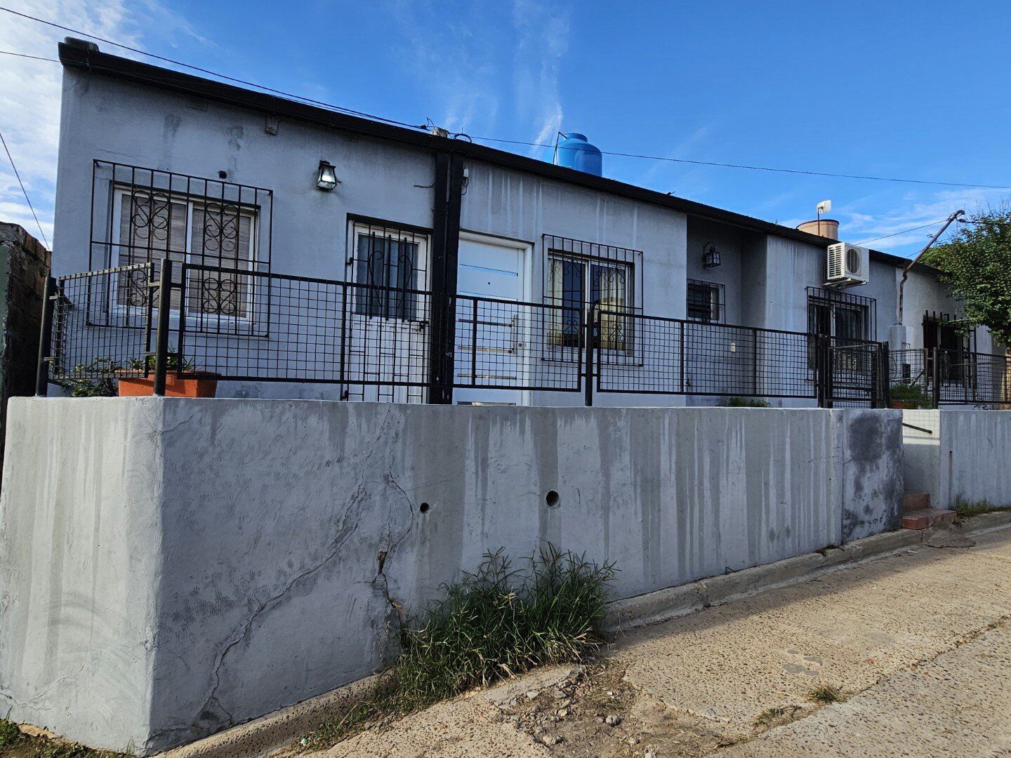 VENTA | Casa de 3 dormitorios con quincho- Barrio San Cayetano – Victoria, Entre Ríos - 1
