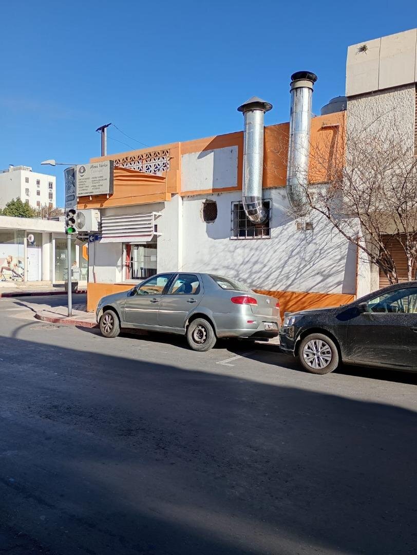 001- Excelente propiedad en la mejor zona comercial de Alberdi apta para vivienda, comercio o construcción de edificio. - Imagen 5