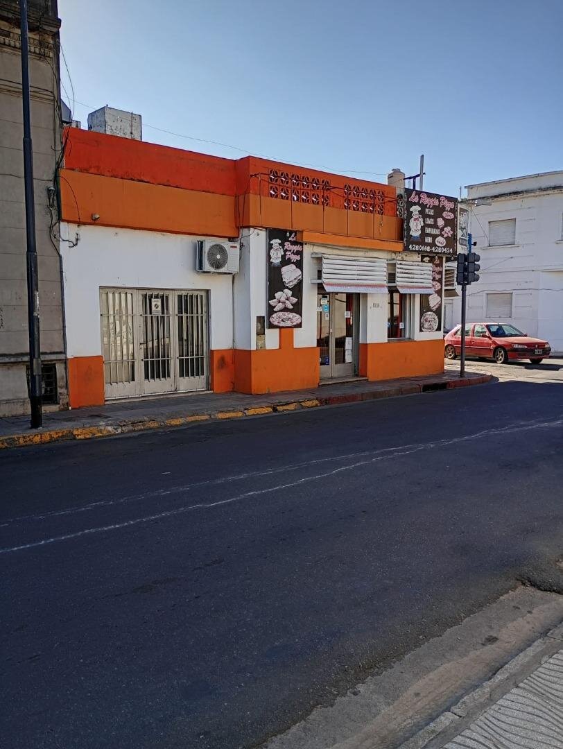 001- Excelente propiedad en la mejor zona comercial de Alberdi apta para vivienda, comercio o construcción de edificio. - Imagen 4