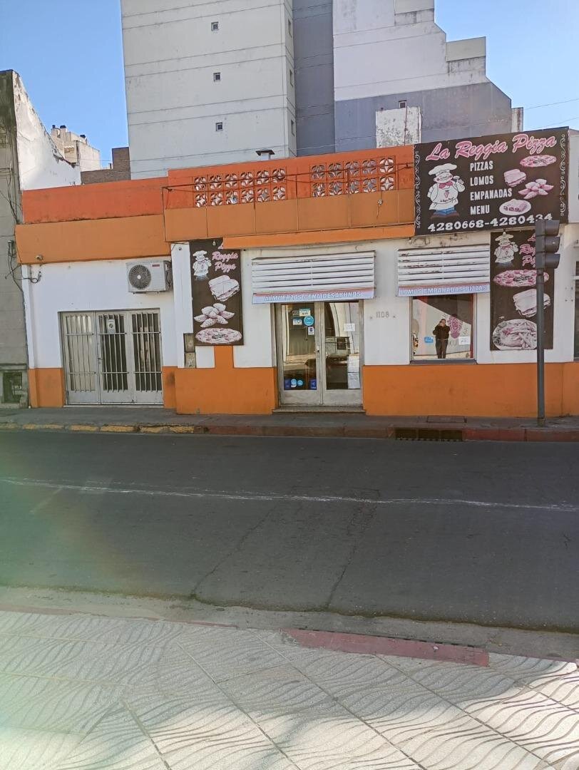 001- Excelente propiedad en la mejor zona comercial de Alberdi apta para vivienda, comercio o construcción de edificio. - Imagen 9