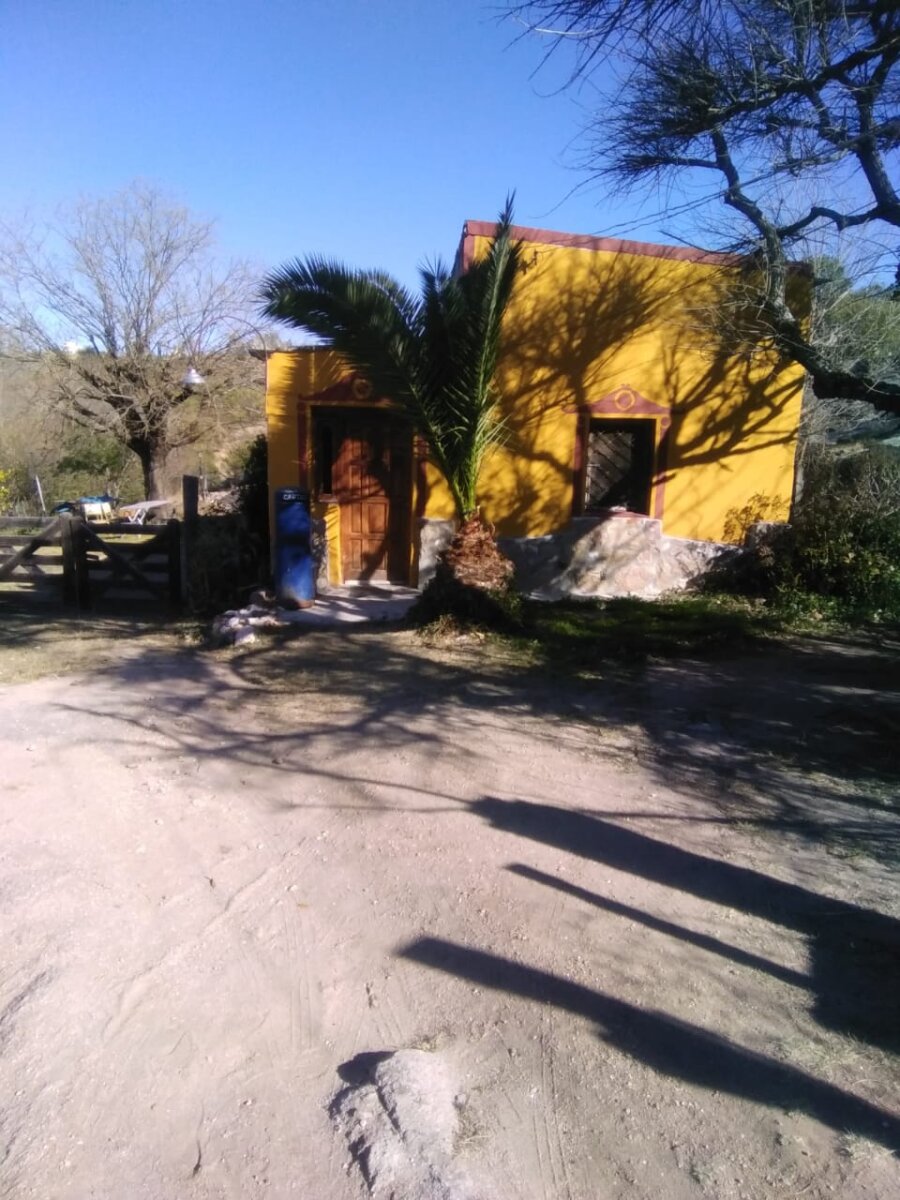 001- Gran casa con terreno y arroyo propio en Tanti, Dean Funes 200