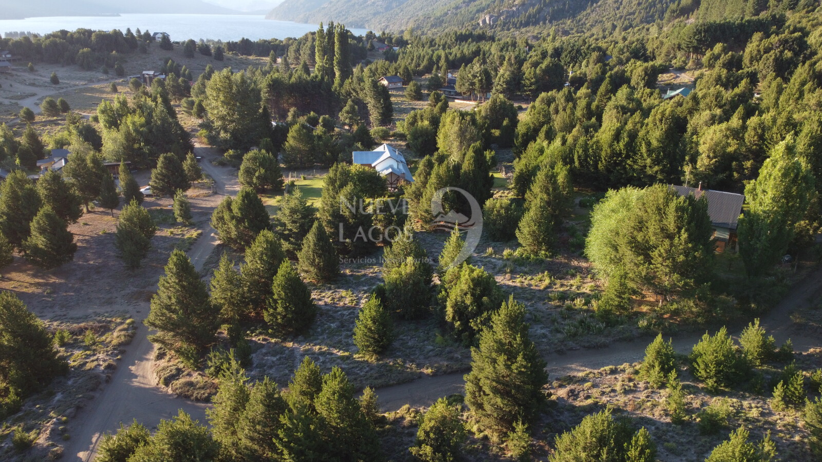 Venta de dos lotes comerciales soleados en Meliquina - 2