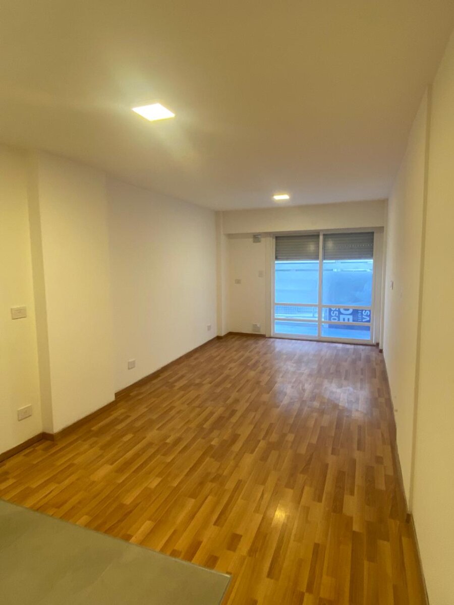 VENTA MONOAMBIENTE CON BALCÓN AL FRENTE- ZONA RÍO - 2