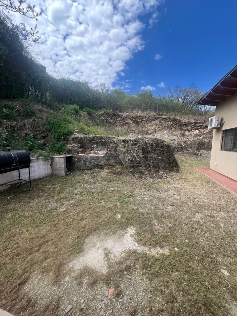 VENTA CASA Amplia EN VILLA CARLOS PAZ! Casa 3DORM/PILETA con Escritura - Imagen 7