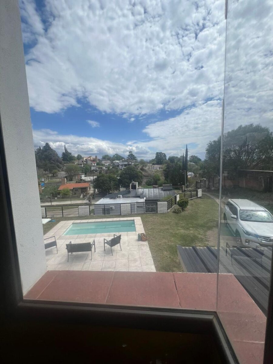 VENTA CASA Amplia EN VILLA CARLOS PAZ! Casa 3DORM/PILETA con Escritura