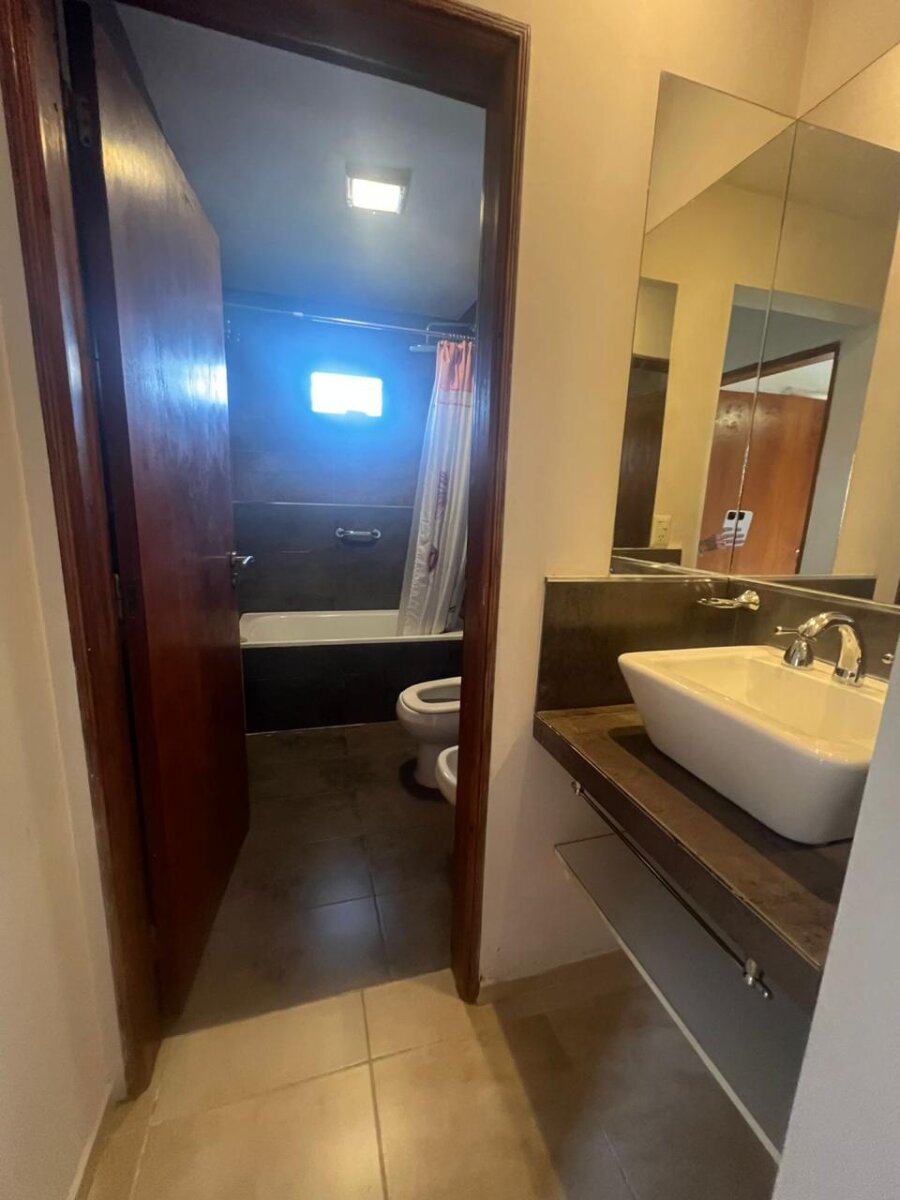VENTA CASA Amplia EN VILLA CARLOS PAZ! Casa 3DORM/PILETA con Escritura - Imagen 5