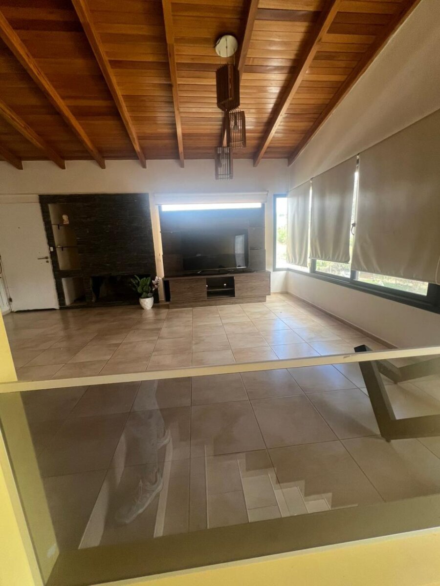 VENTA CASA Amplia EN VILLA CARLOS PAZ! Casa 3DORM/PILETA con Escritura - Imagen 3
