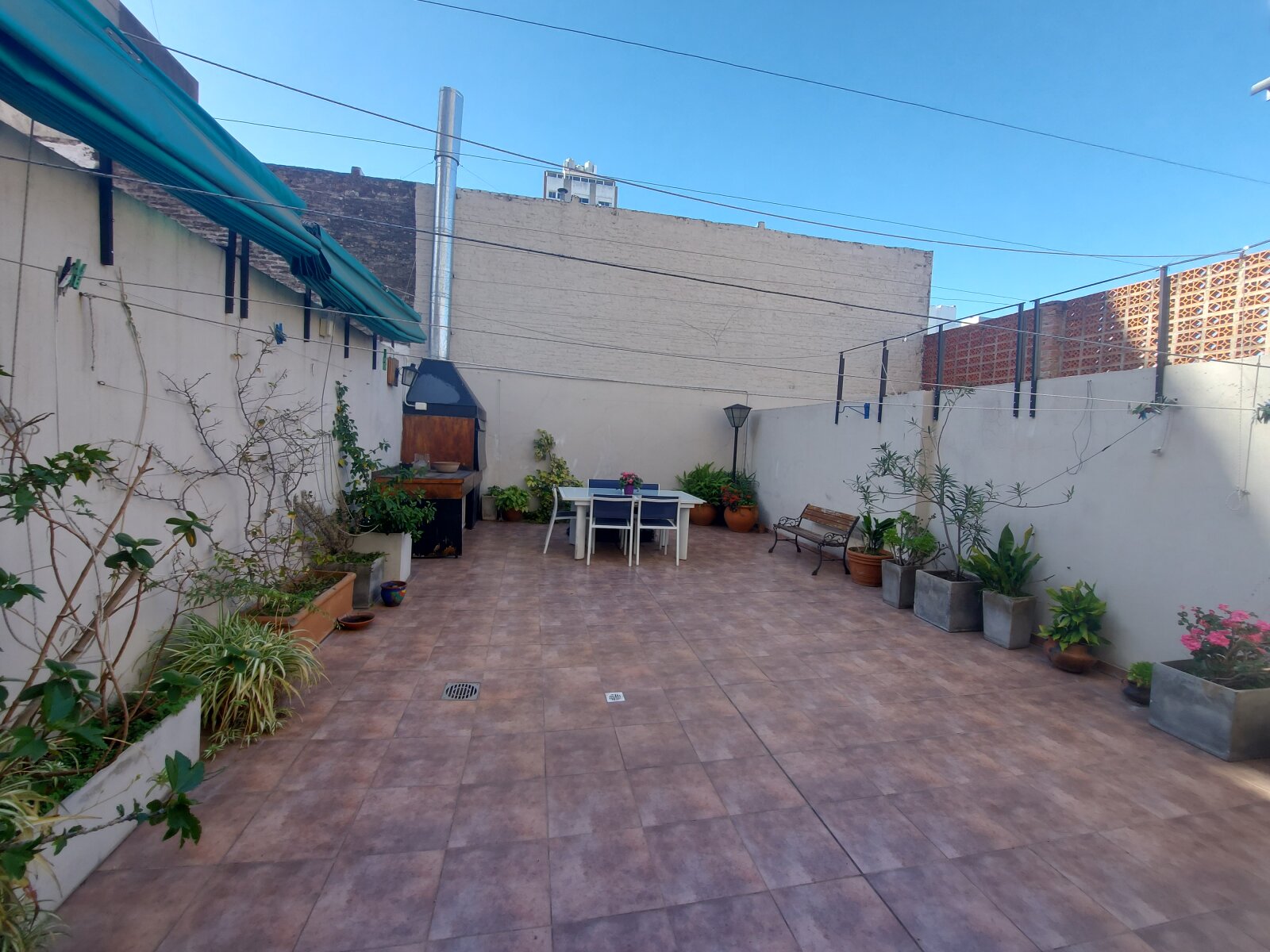 Venta departamento 2 dormitorio con patio barrio Lourdes - 24