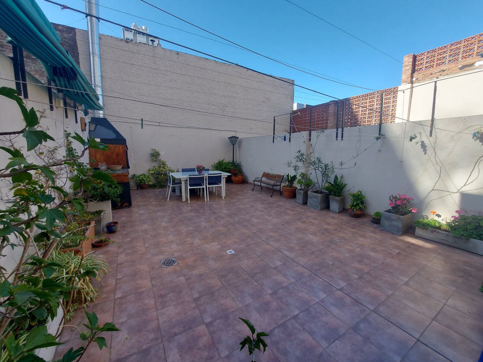 Venta departamento 2 dormitorio con patio barrio Lourdes - 25