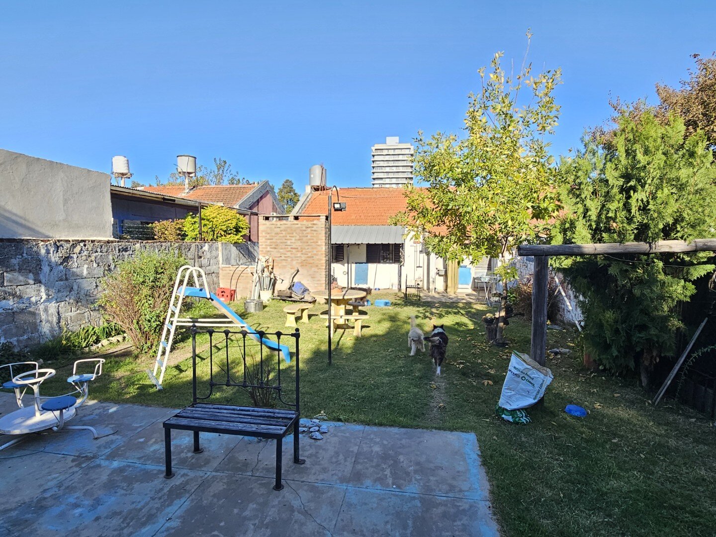 VENTA | Casa de 2 dormitorios con amplio terreno y jardín - Bartoloni 74 - 14