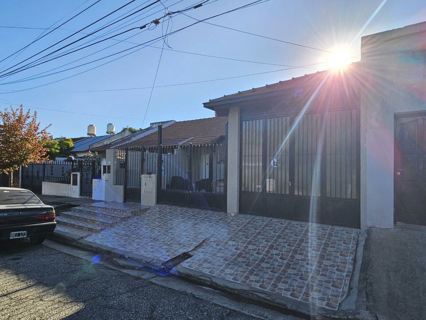 VENTA | Casa de 2 dormitorios con amplio terreno y jardín - Bartoloni 74 - 1