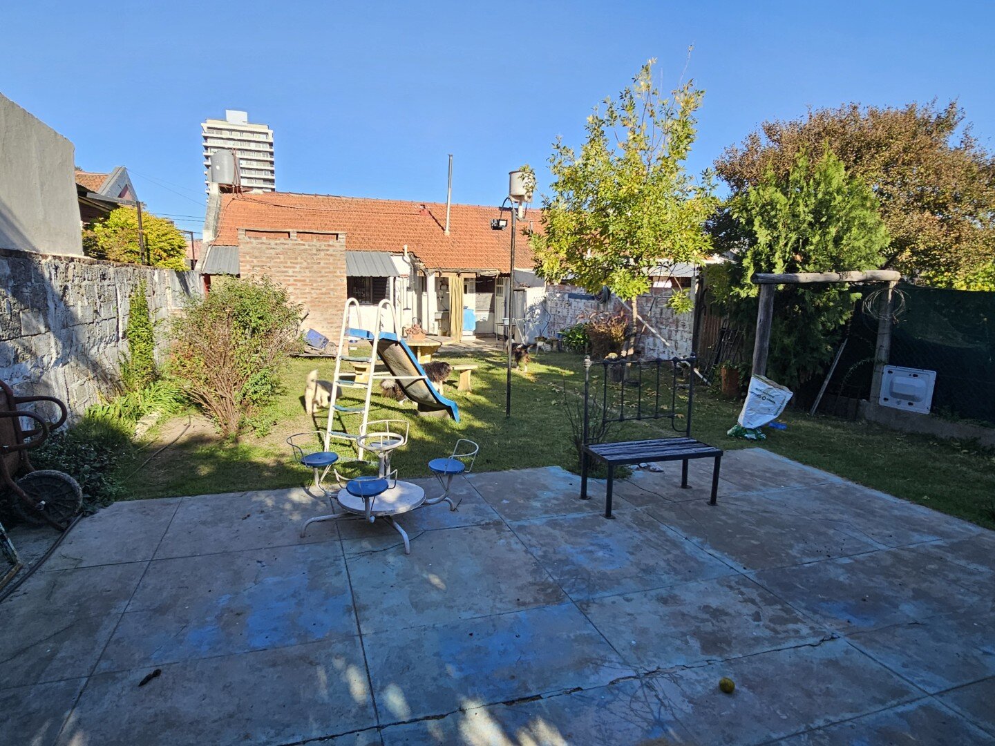 VENTA | Casa de 2 dormitorios con amplio terreno y jardín - Bartoloni 74 - 15