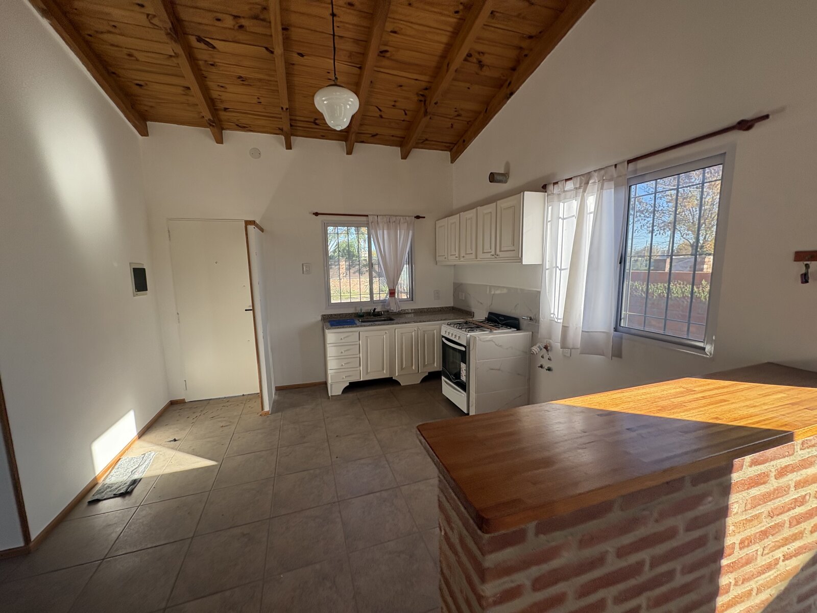 ROLDÁN - PUNTA CHACRA - CASA EN ALQUILER - A ESTRENAR - 2 DORMITORIOS - 3