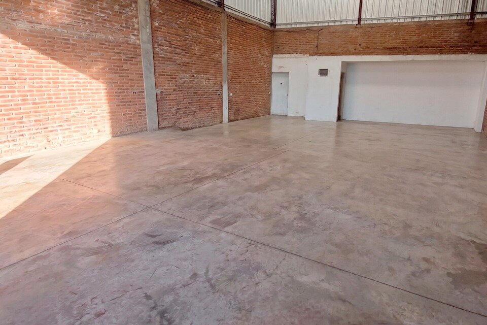 AMPLIO GALPON CON EXCELENTE VISIBILIDAD EN PUEBLO ESTHER - 10