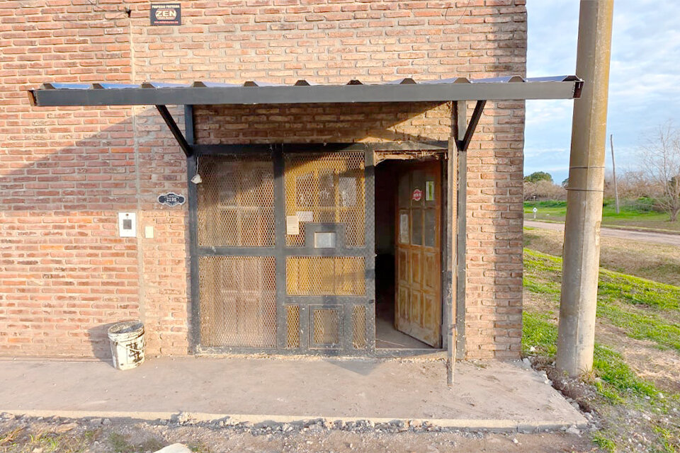 AMPLIO GALPON CON EXCELENTE VISIBILIDAD EN PUEBLO ESTHER - 3