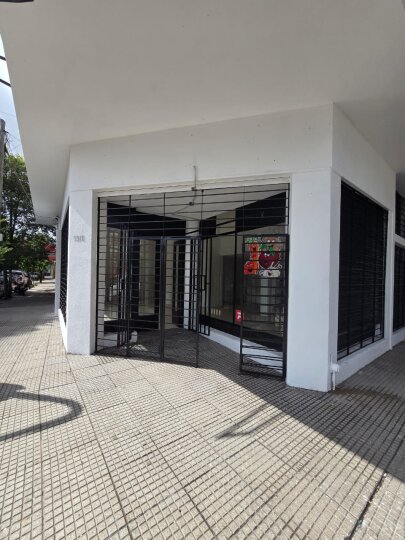 Local comercial en alquiler en esquina de Bulnes y Jacinto Ríos