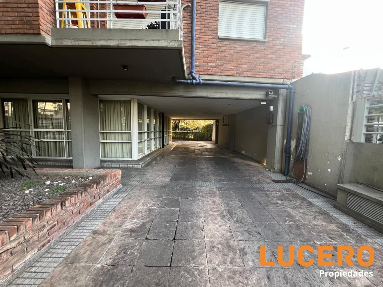 DEPARTAMENTO 3 AMBIENTES CON COCHERA EN MORÓN - APTA CRÉDITO - 28