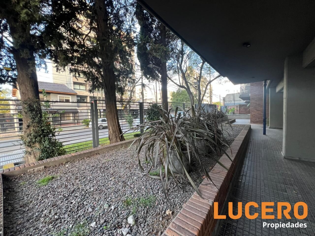 DEPARTAMENTO 3 AMBIENTES CON COCHERA EN MORÓN - APTA CRÉDITO - 30