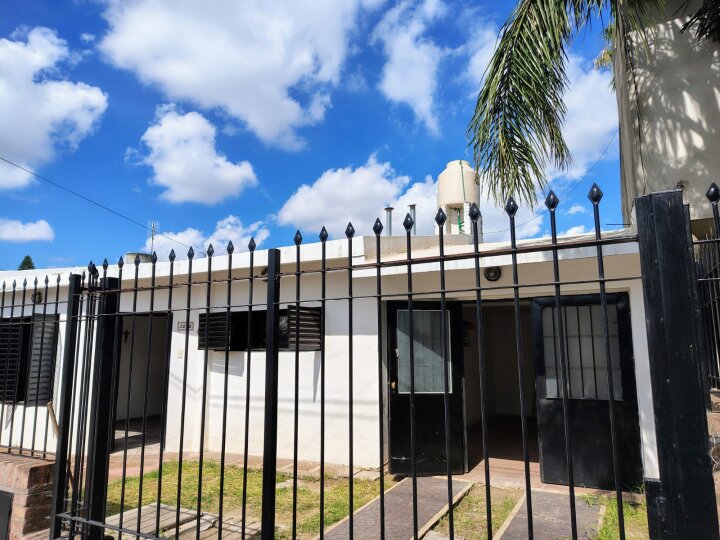 CASA EN VENTA -BARRIO SANTA CLARA DE ASIS