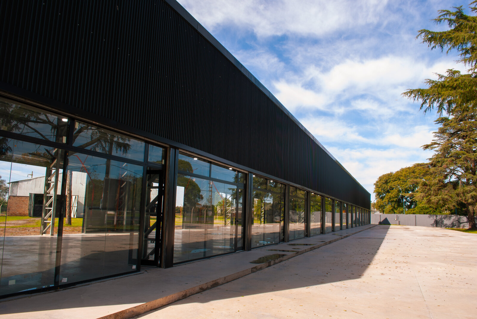 Locales Comerciales 100 m2 - Ruta 21 km 3,5 - Alvear - 5