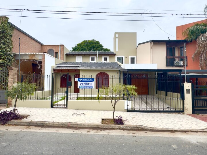 PARQUE CAPITAL CASA EN VENTA 3 DOR + ESCRI PATIO COCHERA