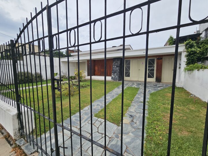 Casa en venta y alquiler La Calera Centro