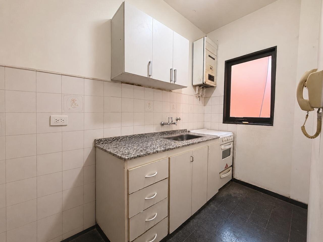 Departamento de 1 dormitorio con patio en Venta en Entre Rios y Balcarse (Alquilado con Renta) OPORTUNIDAD DE INVERSION - 9