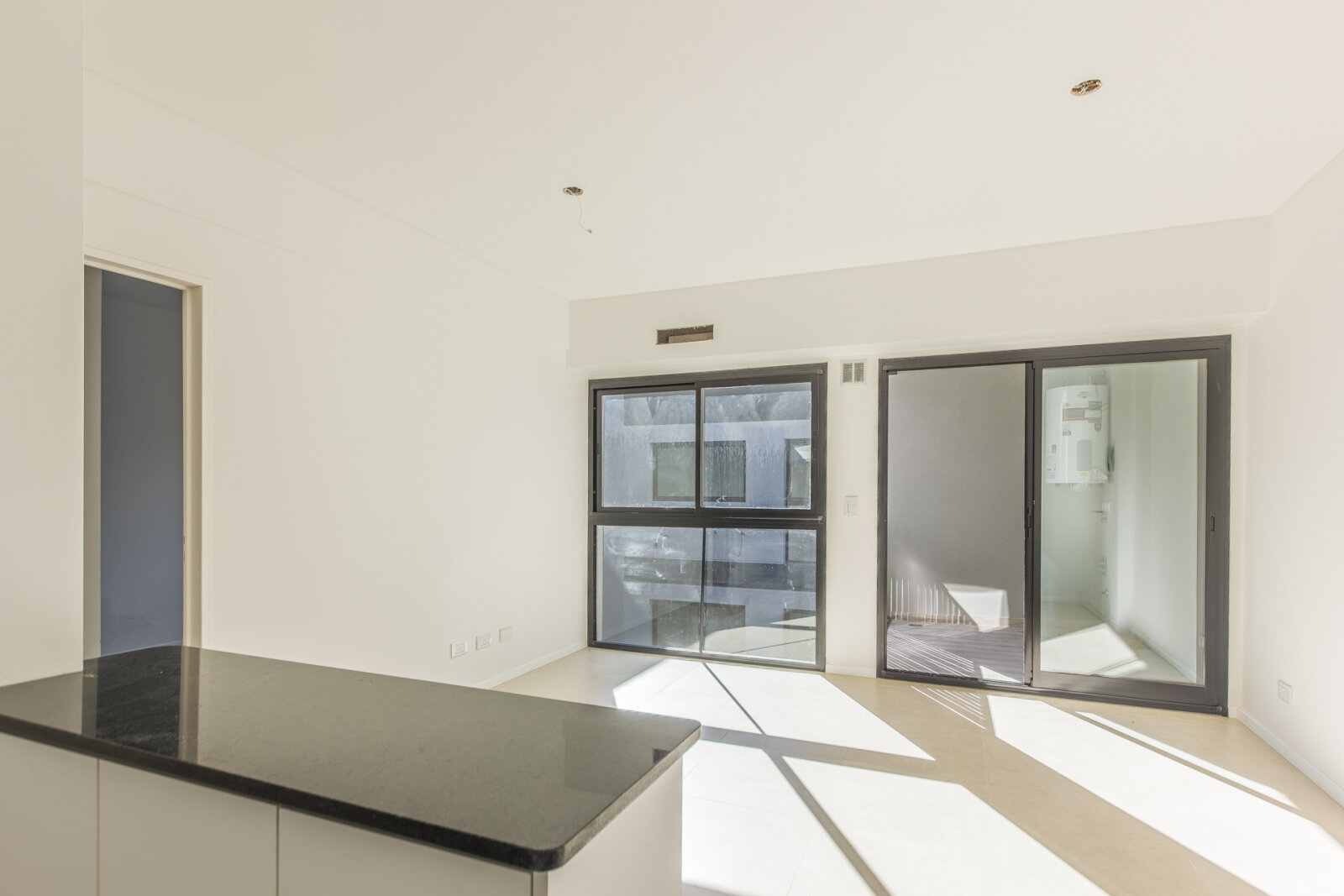 Venta. Depto 2 amb. A estrenar. Con balcón y terraza privada. Caballito Norte - 14