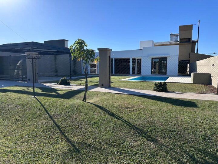 Casas - Funes - Venta