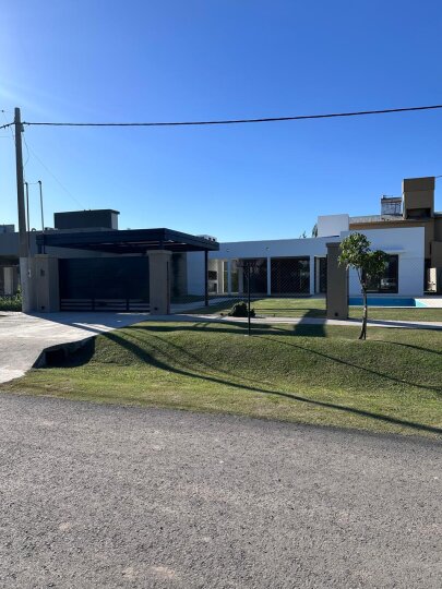Casas - Funes - Venta