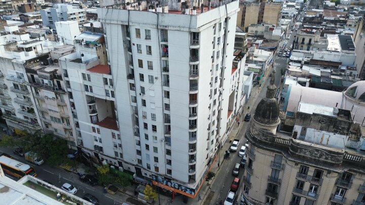 Departamento 2 dormitorios con balcón en Alvear 221