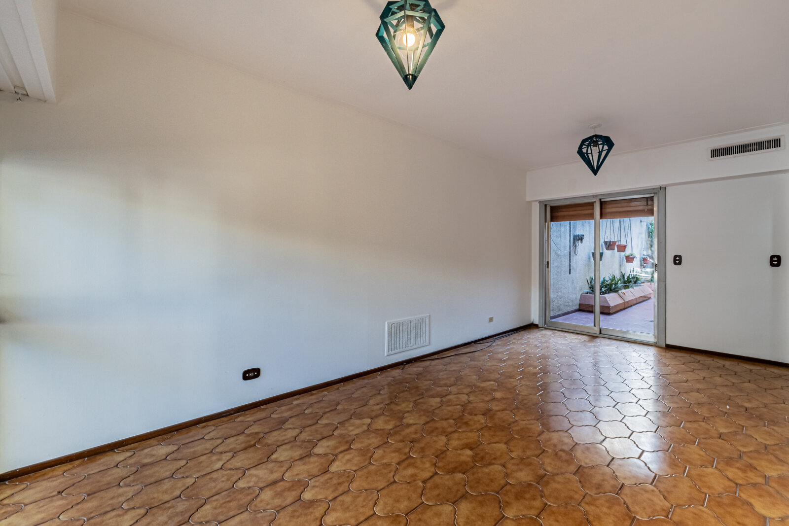CASA 3 AMBIENTES PATIO GARAGE LAVADERO 2 BAÑOS LOTE PROPIO - 23