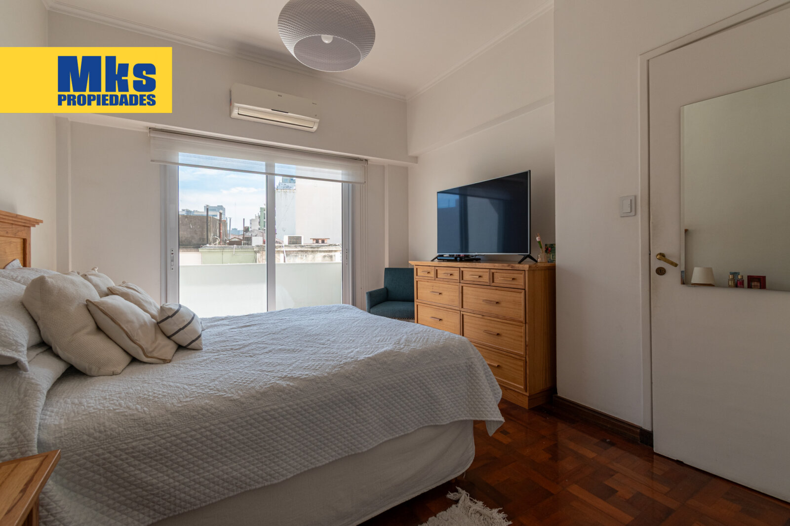 Av .Suarez y Av.Montes de Oca. Venta. Departamento al frente 4 ambientes. - 17
