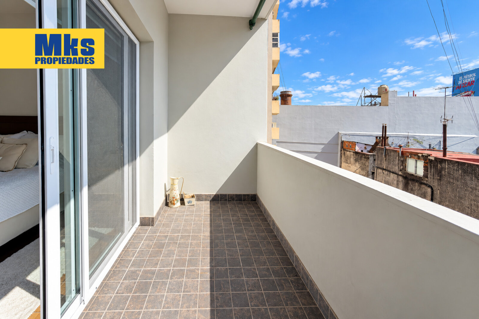 Av .Suarez y Av.Montes de Oca. Venta. Departamento al frente 4 ambientes. - 27