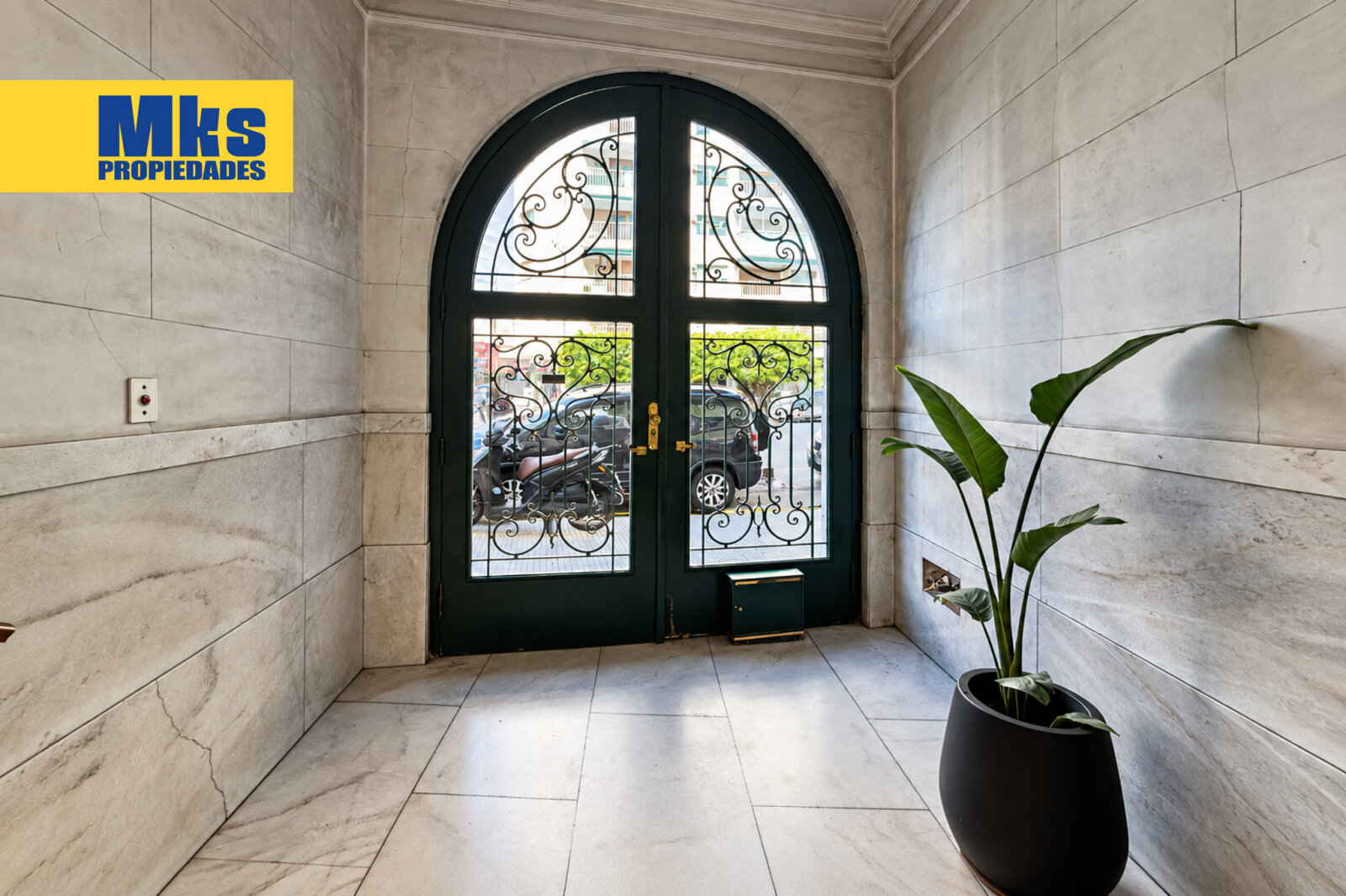 Av .Suarez y Av.Montes de Oca. Venta. Departamento al frente 4 ambientes. - 33