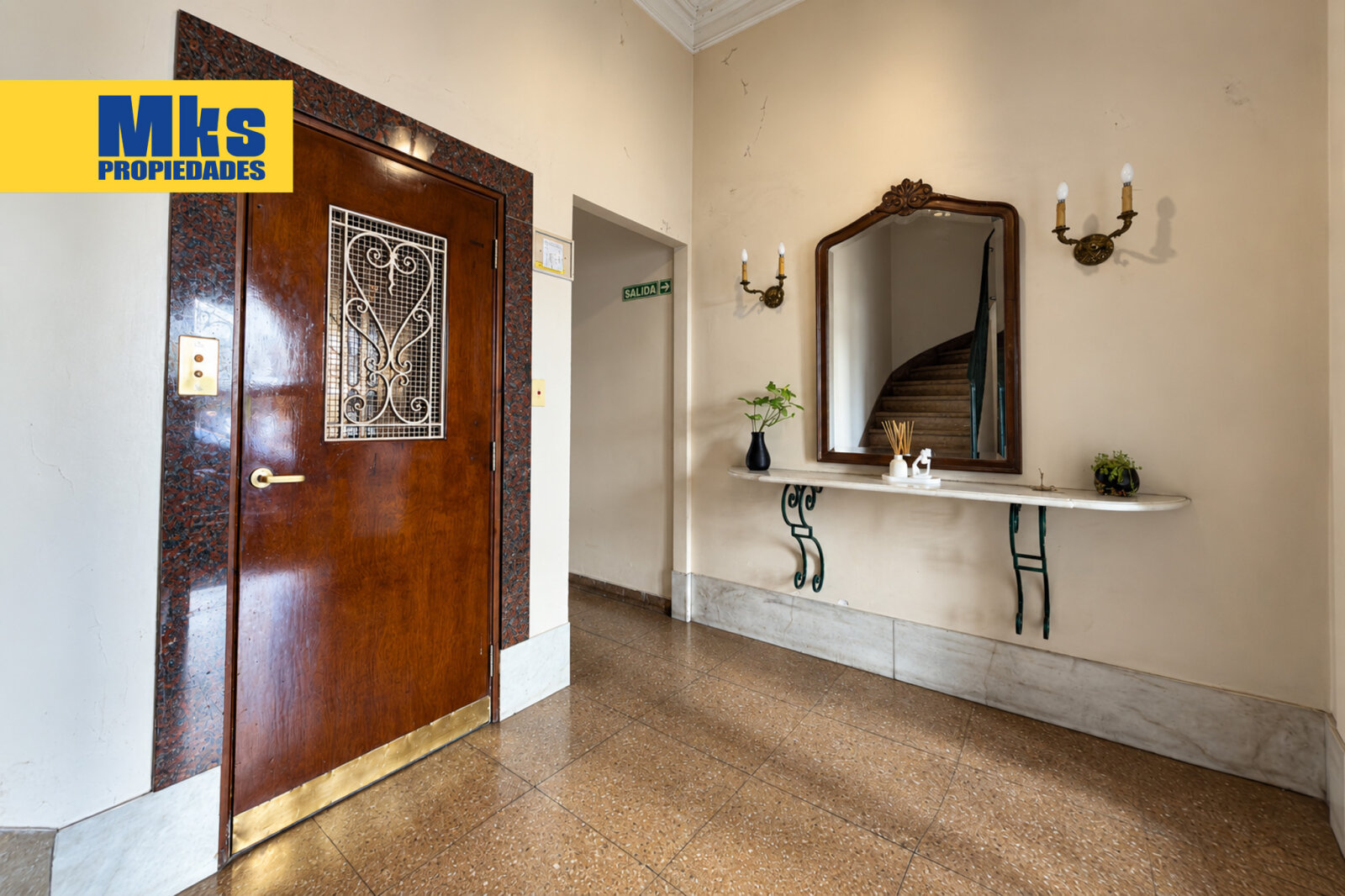 Av .Suarez y Av.Montes de Oca. Venta. Departamento al frente 4 ambientes. - 32