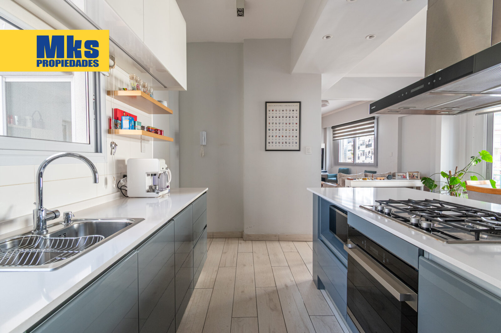 Av .Suarez y Av.Montes de Oca. Venta. Departamento al frente 4 ambientes. - 8