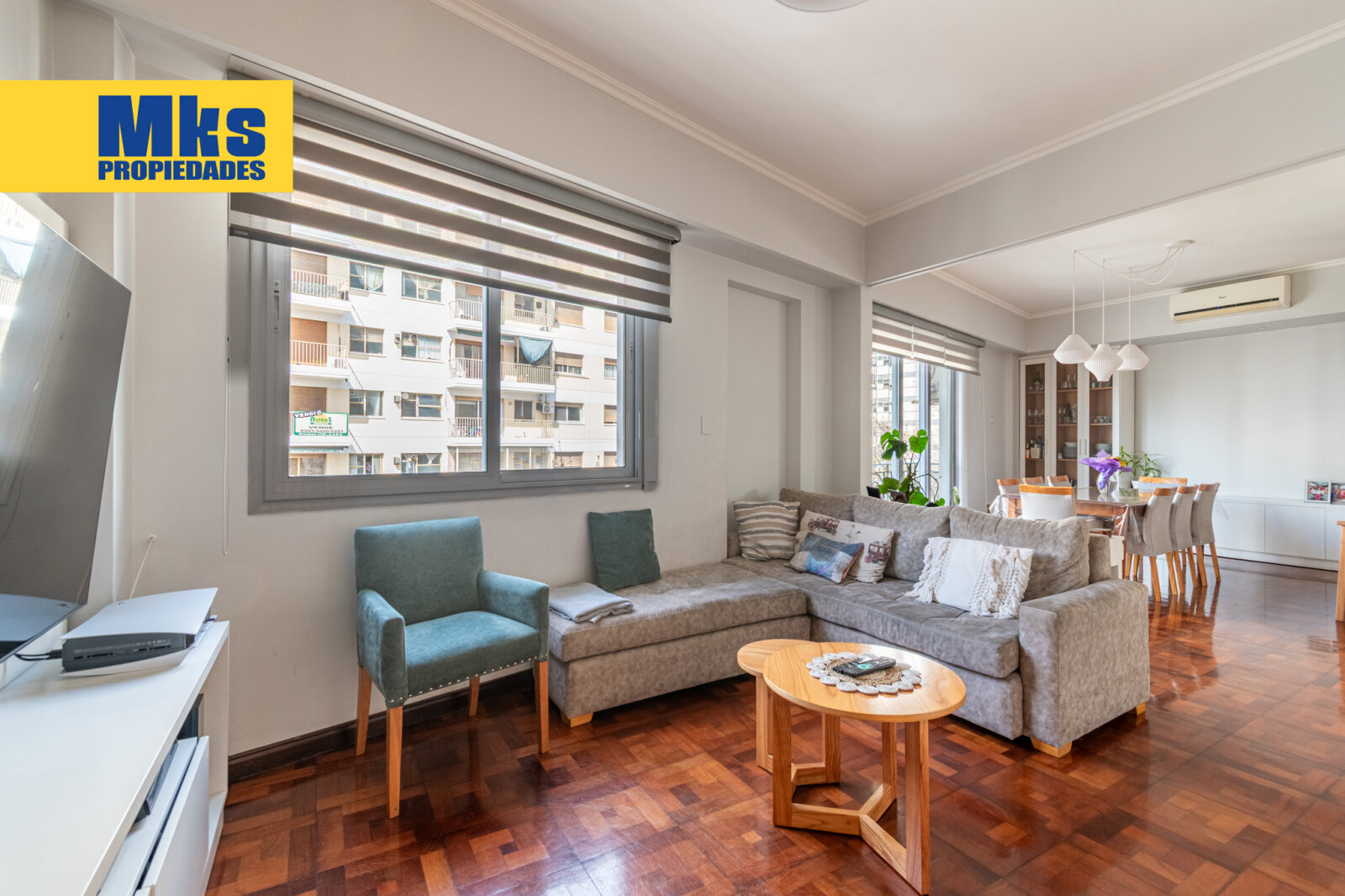 Av .Suarez y Av.Montes de Oca. Venta. Departamento al frente 4 ambientes. - 2