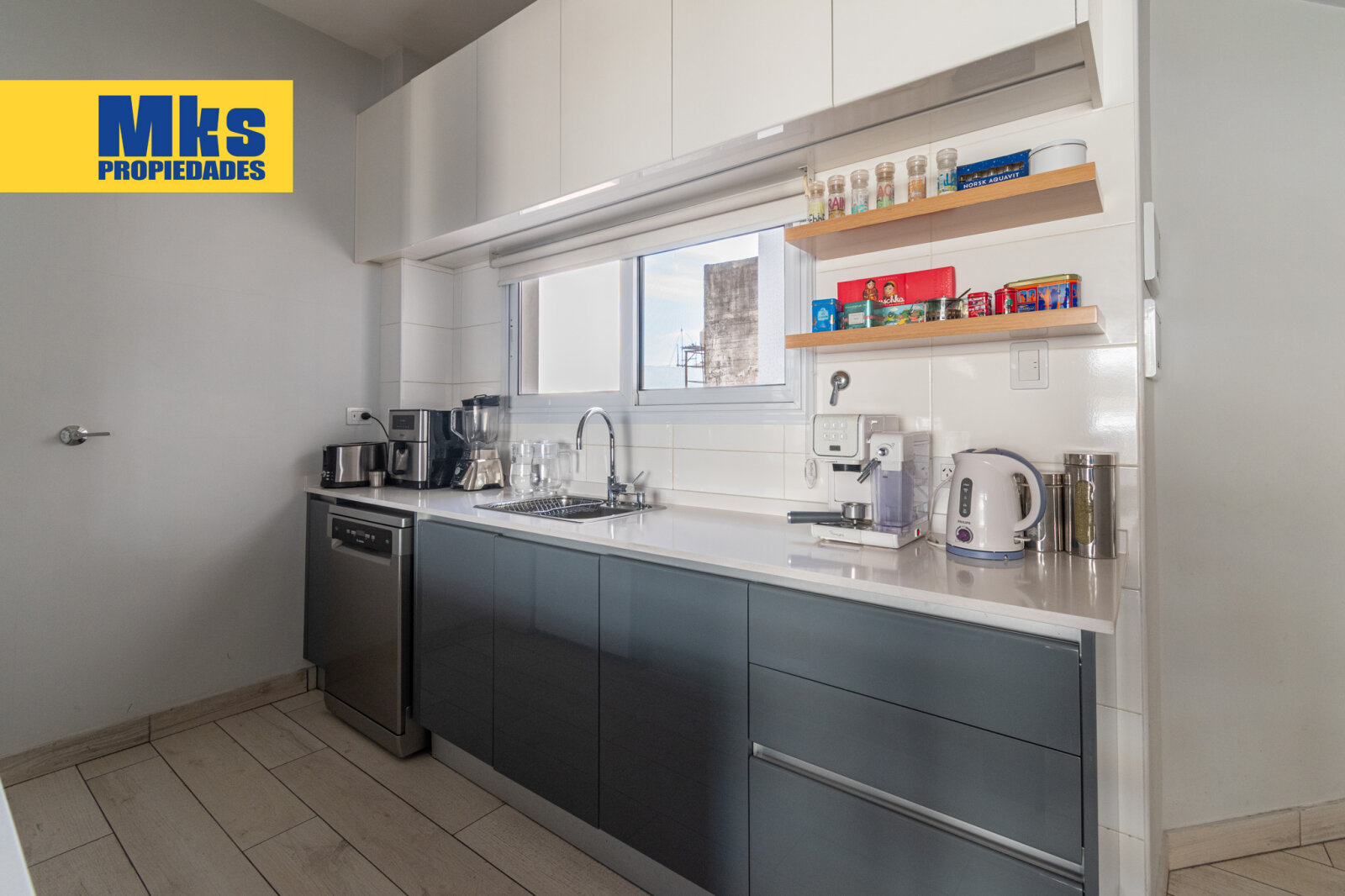 Av .Suarez y Av.Montes de Oca. Venta. Departamento al frente 4 ambientes. - 7