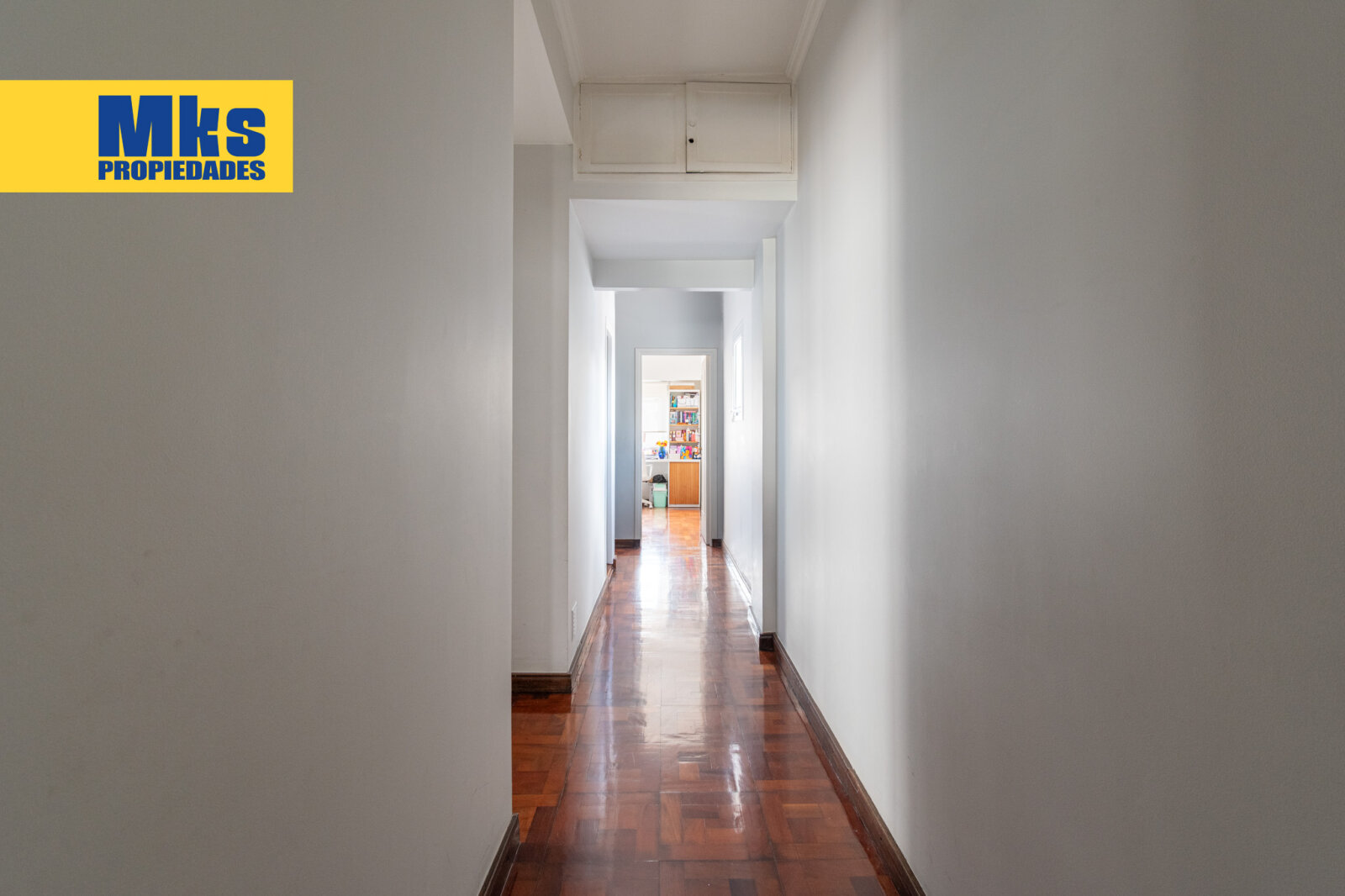 Av .Suarez y Av.Montes de Oca. Venta. Departamento al frente 4 ambientes. - 29