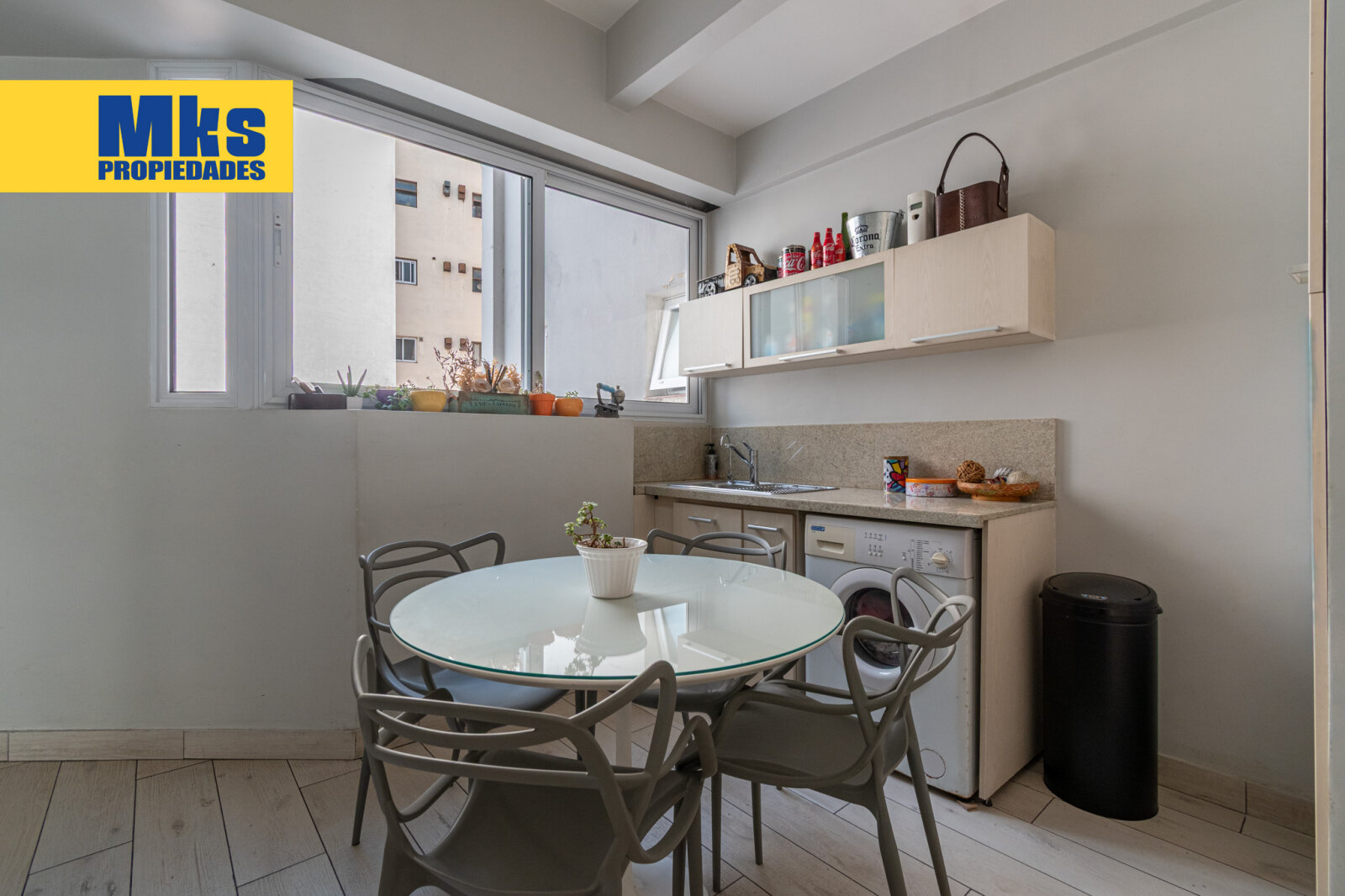 Av .Suarez y Av.Montes de Oca. Venta. Departamento al frente 4 ambientes. - 9