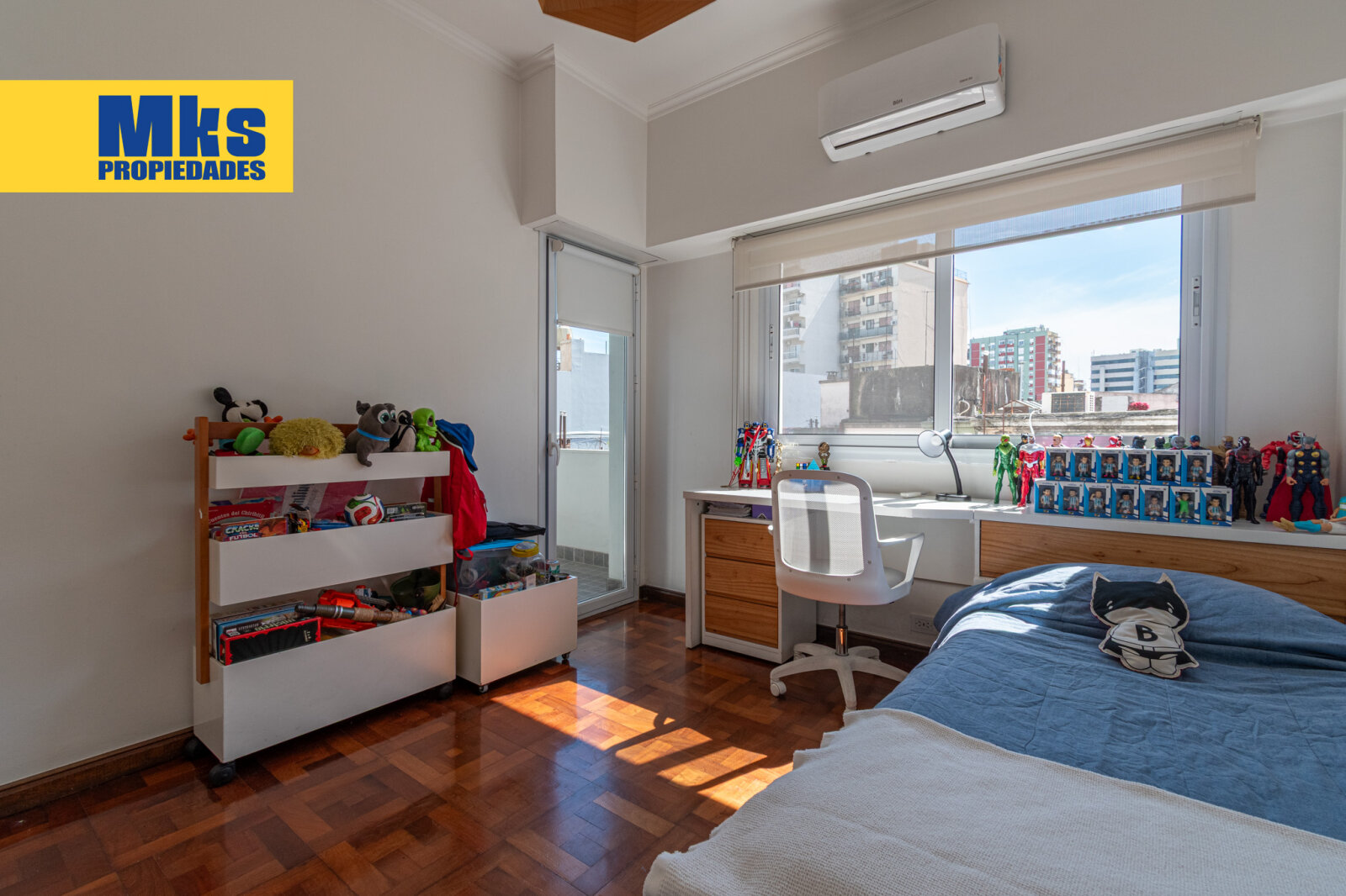 Av .Suarez y Av.Montes de Oca. Venta. Departamento al frente 4 ambientes. - 20
