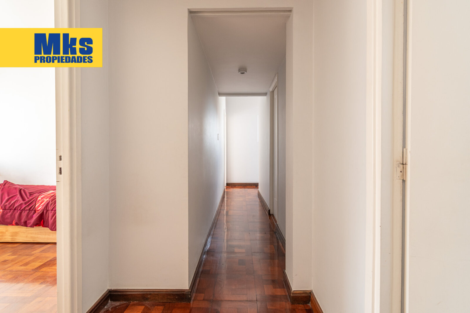 Av .Suarez y Av.Montes de Oca. Venta. Departamento al frente 4 ambientes. - 30