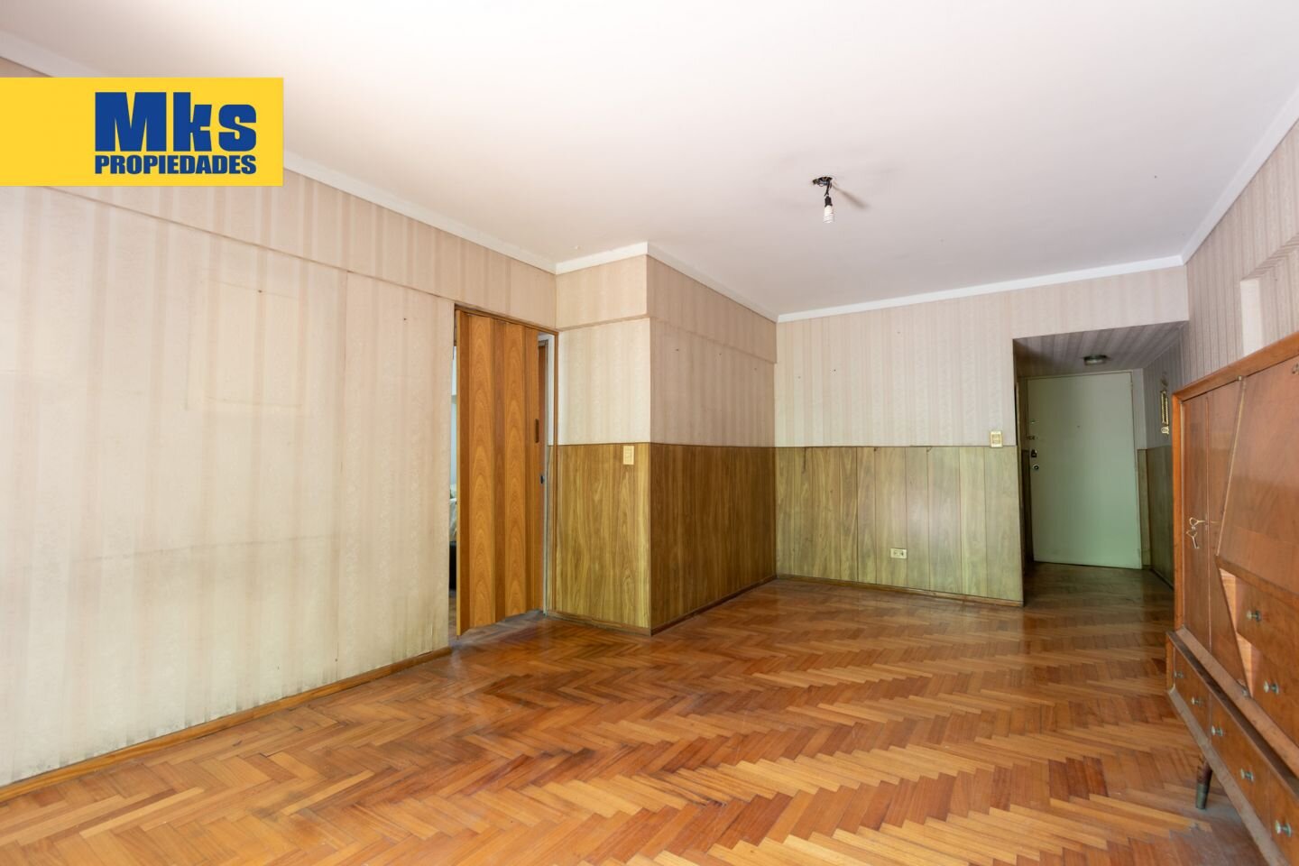 Venta. 4 ambientes. Balcón al frente. Patio. Súper luminoso. - 4