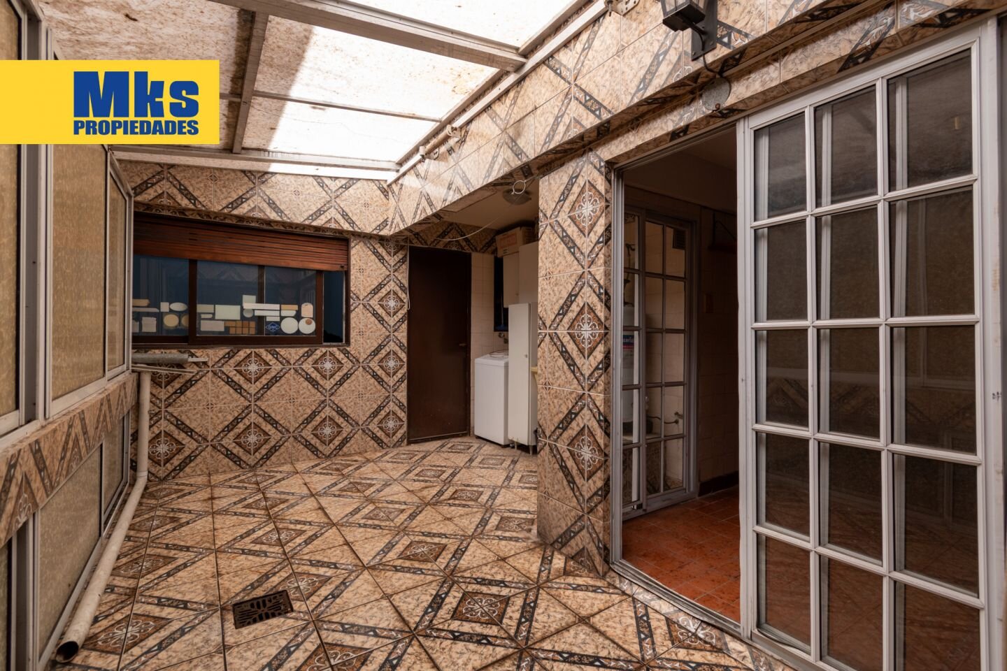 Venta. 4 ambientes. Balcón al frente. Patio. Súper luminoso. - 18