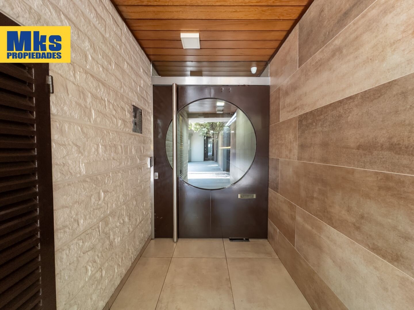 Venta. 4 ambientes. Balcón al frente. Patio. Súper luminoso. - 23