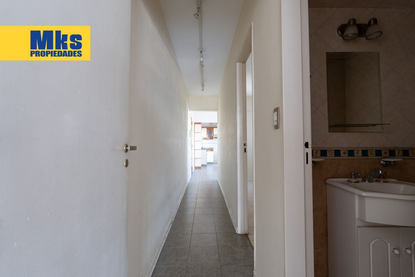 Venta, departamento de 4 ambientes. Semipiso, sobre Av. Mitre. Vista Abierta. - 25