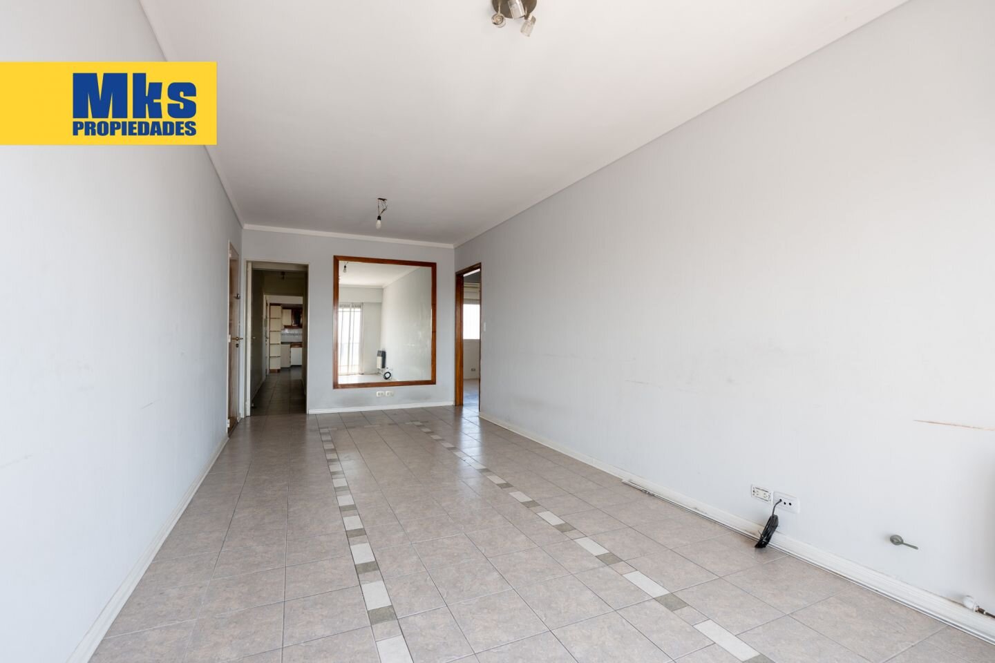 Venta, departamento de 4 ambientes. Semipiso, sobre Av. Mitre. Vista Abierta. - 3